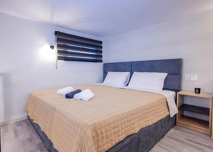 Paradise Lofts *